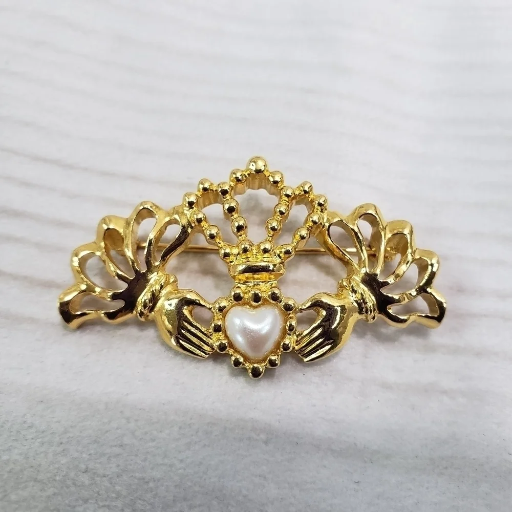 Vintage Avon Claddagh Pin Brooch 1.75